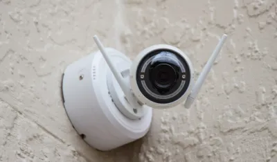 Vlada Crne Gore usvojila je&nbsp;informaciju ministra unutra&scaron;njih poslova Danila &Scaron;aranovića o &scaron;tetnim posljedicama ga&scaron;enja sistema video nadzora javnih povr&scaron;ina sa negativnim implikacijama na nacionalnu bezbjednost.