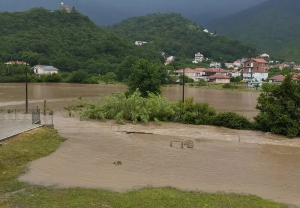 Poplave u Herceg Novom: Izlila se Opačica, put prema Kutima zatvoren