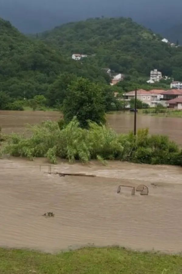 Poplave u Herceg Novom: Izlila se Opačica, put prema Kutima zatvoren