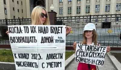 (VIDEO) Supruge mobilisanih ruskih vojnika protestovale ispred Ministarstva odbrane u Moskvi