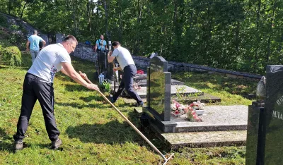 U Banjanima održana tradicionalna akciјa mјe&scaron;tana: Uredili i očistili seosko groblje
