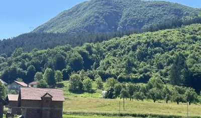 Mje&scaron;tani bjelopoljskih sela protestovali zbog kamenoloma: Živote damo, Strmicu ne damo