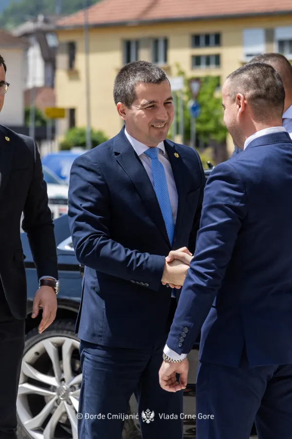 Bečić i &Scaron;aranović: Sa državom igre nema, niti brukanja časne crnogorske uniforme