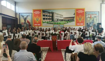 Gimnazija "Miloјe Dobra&scaron;inović" ispratila najbolje učenike: Od 104 maturanta "Lučom" nagrađeno njih 50