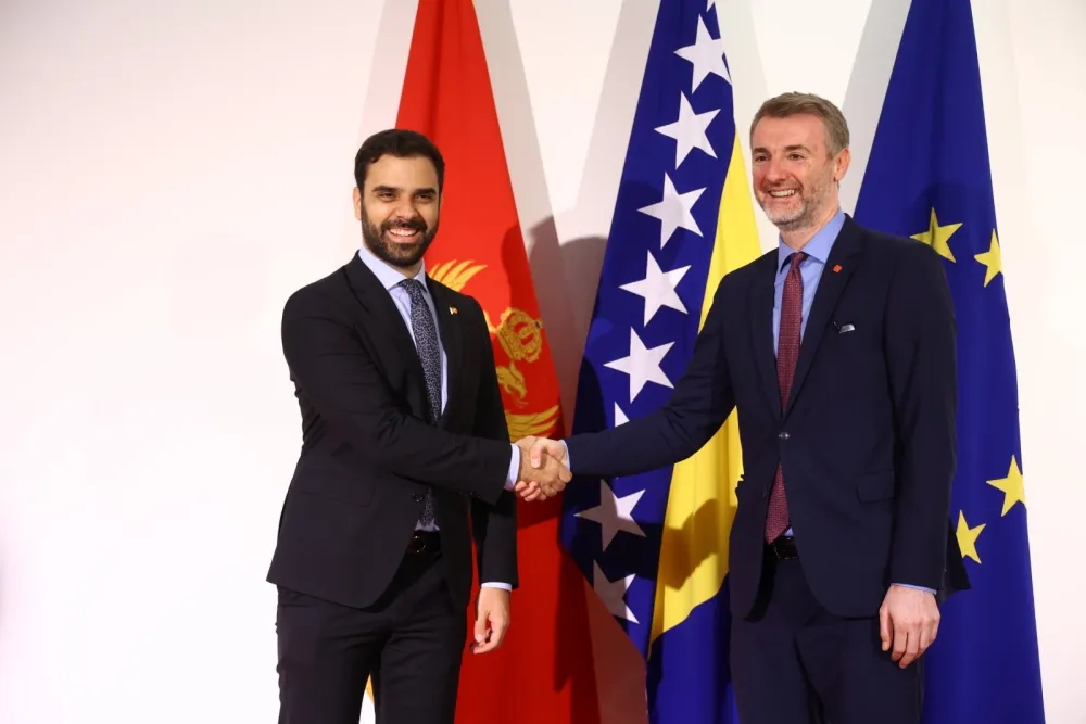 Filip Radulović sa bosanskim kolegom Edinom Fortom