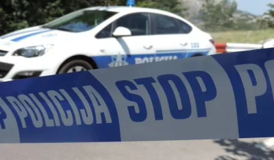 Sudar kamiona i automobila na putu Cetinje - Budva