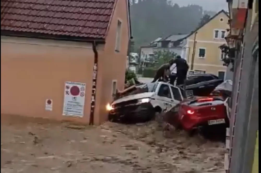 (VIDEO) Nevrijeme pogodilo Austriju: Voda nosila automobile, o&scaron;tetila kuće