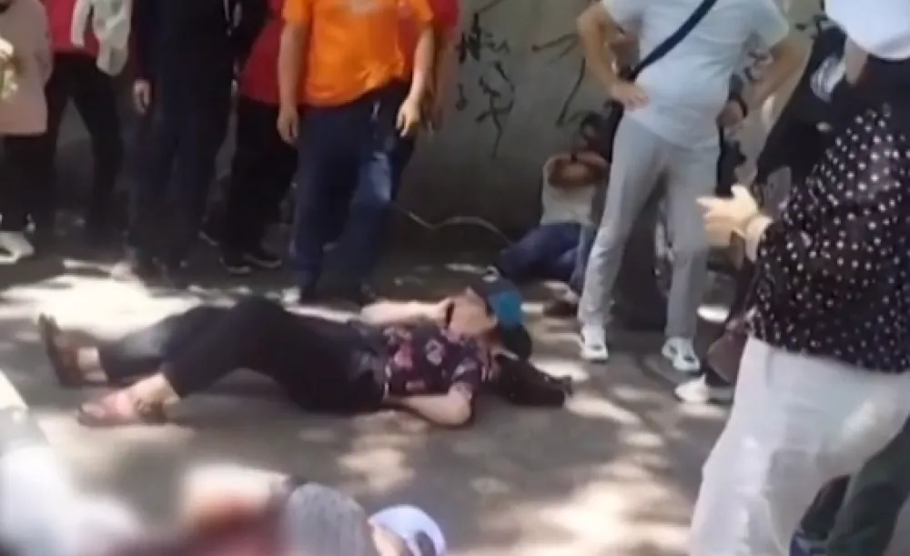 (VIDEO/UZNEMIRUJUĆE) Kina: Nožem izbodena četiri Amerikanca