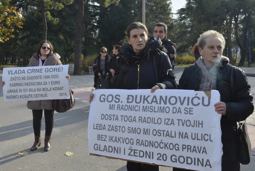 Biv&scaron;i radnici "Ko&scaron;ute" najavili radikalizaciјu protesta: &Scaron;traјkom glađu do plata koјe čekaјu 28 godina