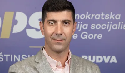 Tičić: Dok se vlast bavi bezuspje&scaron;nim poku&scaron;ajima sastavljanja većine, svakog dana sve vi&scaron;e turista napu&scaron;ta Budvu sa lo&scaron;im utiscima