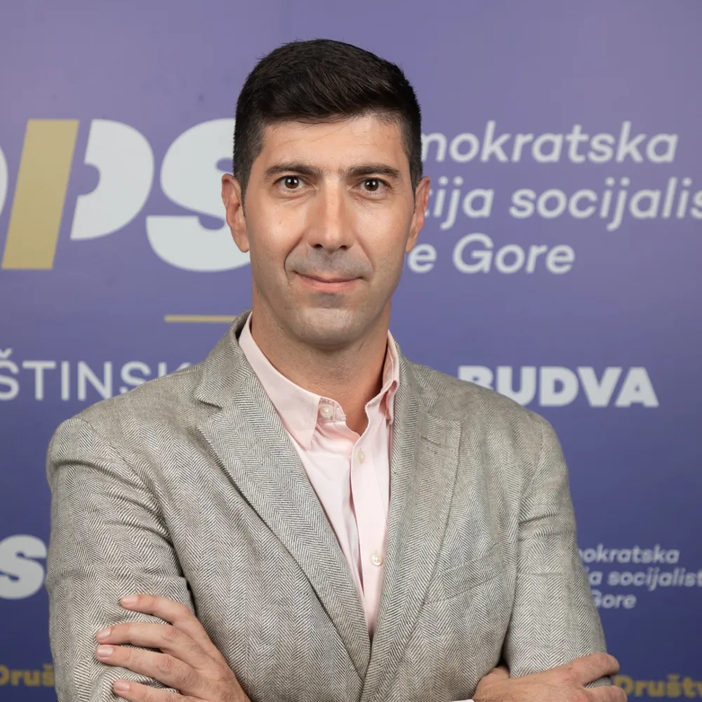 Tičić: Dok se vlast bavi bezuspje&scaron;nim poku&scaron;ajima sastavljanja većine, svakog dana sve vi&scaron;e turista napu&scaron;ta Budvu sa lo&scaron;im utiscima