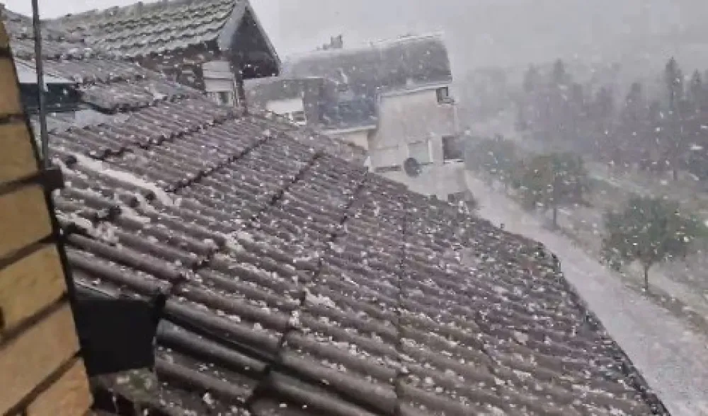 (VIDEO) Nevrijeme pogodilo Srbiju: Led se sručio na gradove, ulice pod vodom