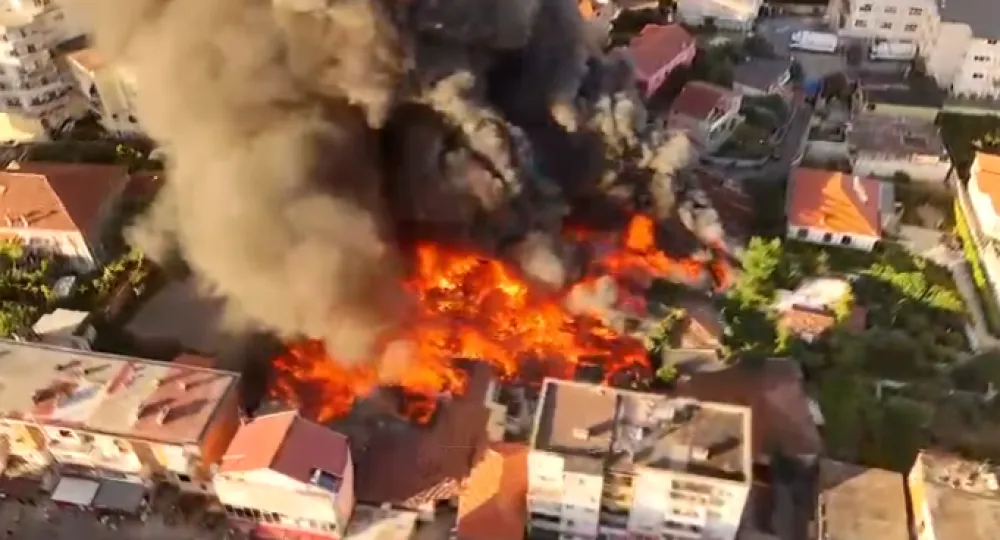 (VIDEO) Veliki požar u Skadru, crnogorski vatrogasci pritekli u pomoć