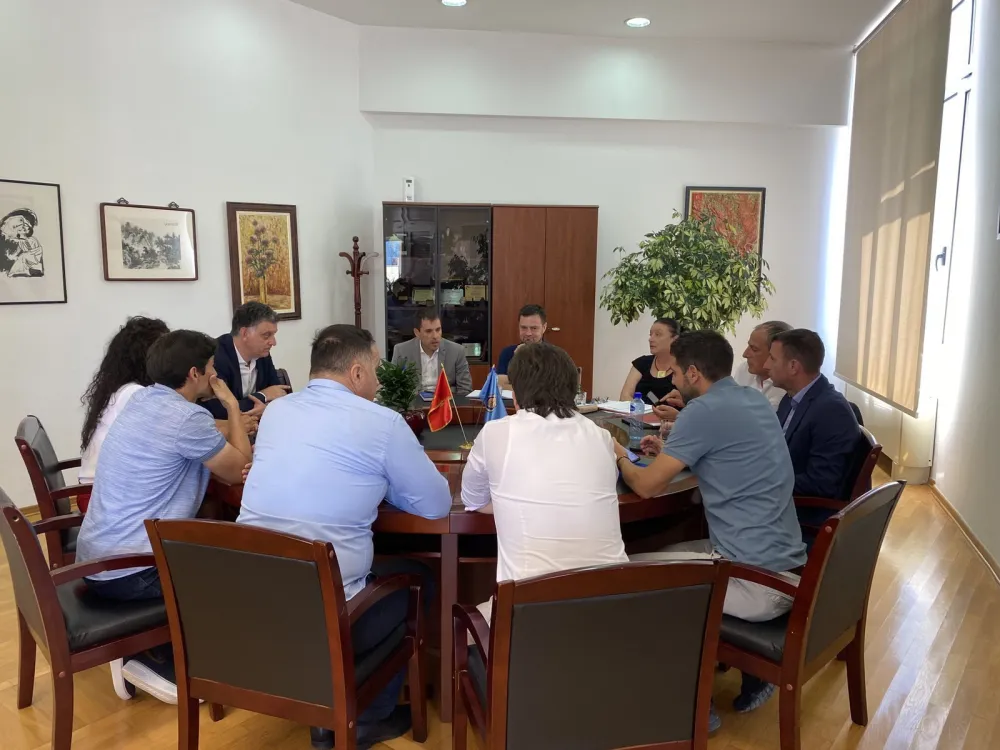 Komnenović sa Ivanovićem i Perunovićem: Stabilno snabdijevanje Tivta strujom je imperativ