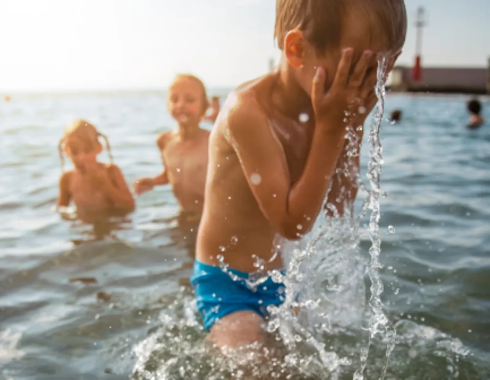 Vrućina, ljeto, kupanje, visoke temperature, djeca, plaža