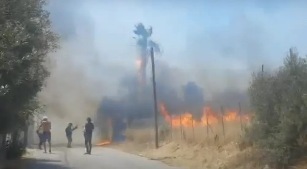 (VIDEO) Požar u Grčkoj: Vatra stigla do kuća, naređena evakuacija