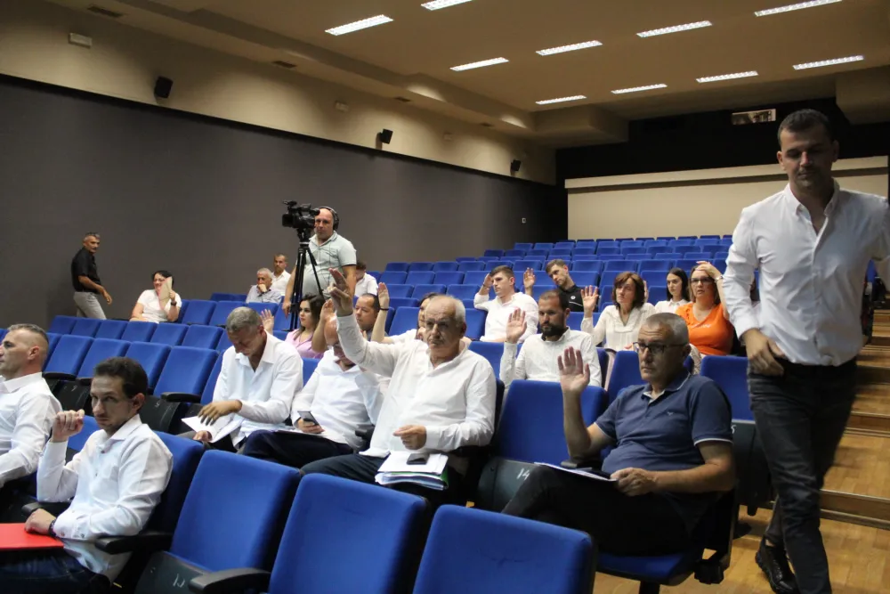 Opozicija kritikovala zavr&scaron;ni račun Op&scaron;tine Zeta : Naјveći &bdquo;kapitalni&rdquo; izdatak јe kupovina namјe&scaron;taјa