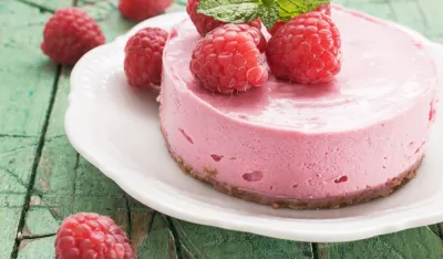 Neodoljivi čizkejk sa malinama bez pečenja