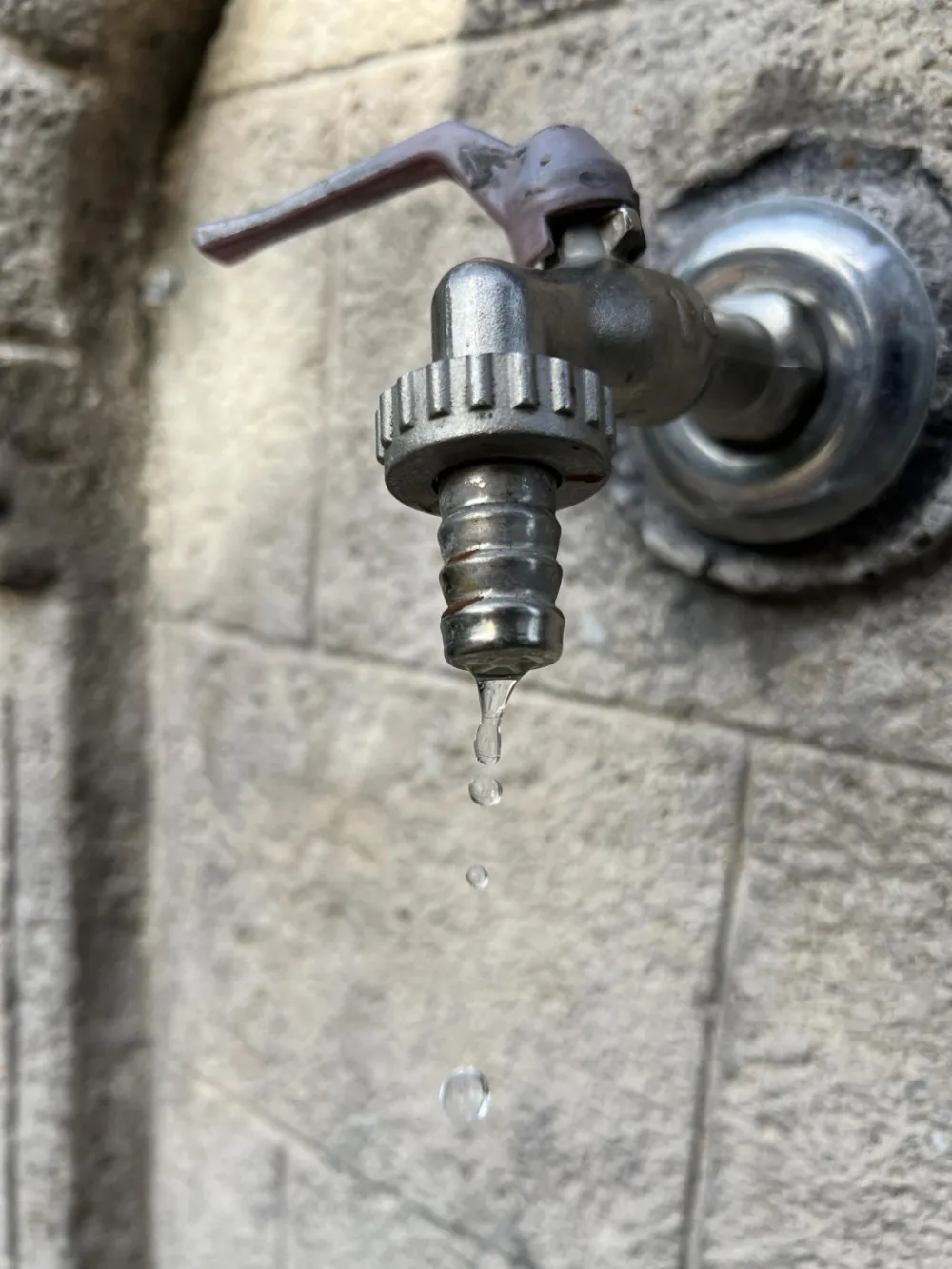 Прокувати воду прије употребе