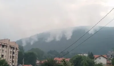 Pljevlja: Požar na brdu Golubinja i dalje aktivan, na terenu&nbsp;14 vatrogasaca, uključen i vojni&nbsp;helikopter