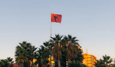 Zastava Albanije, Albanija