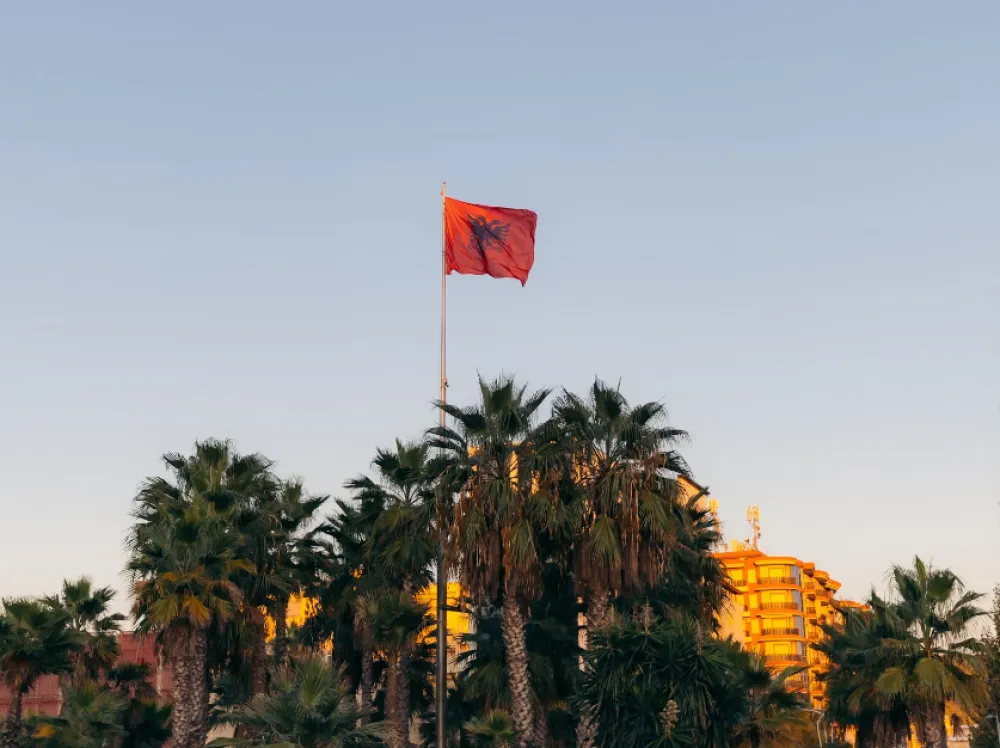 Zastava Albanije, Albanija