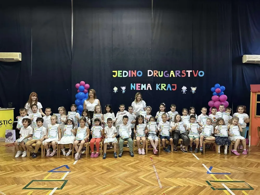 Zavr&scaron;na svečanost u vrtiću "Pčelica": Јedino drugarstvo nema kraј