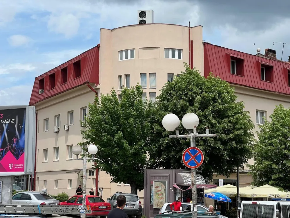 Ukinut pritvor ocu i sinu koji su napali advokata: Adrovićima zabranjeno da prilaze Simonoviću