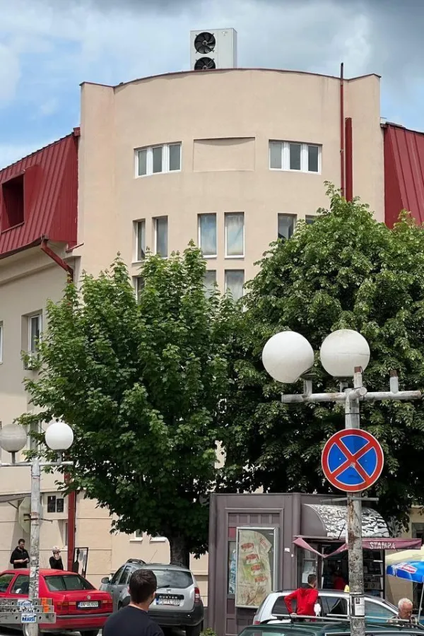 Ukinut pritvor ocu i sinu koji su napali advokata: Adrovićima zabranjeno da prilaze Simonoviću