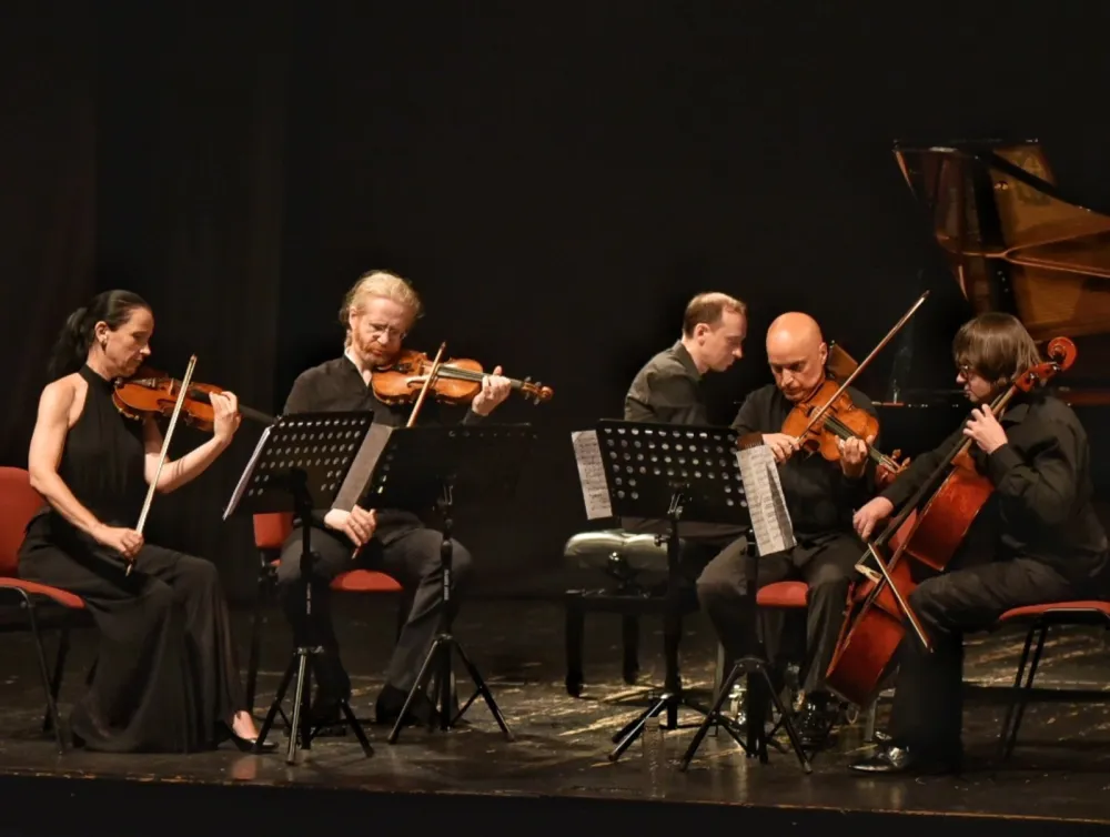 Muzički vatromet vrhunskih umјetničkih interpretaciјa
