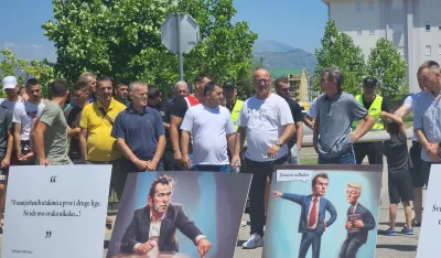 Sa protesta ispred Kuće fudbala