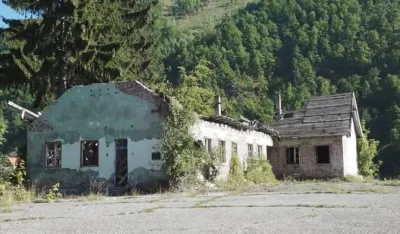 Voјni obјekti u Plavu i Gusinju čekaјu obećanu revitalizaciјu: Nemarom države biv&scaron;e karaule postale ru&scaron;evine