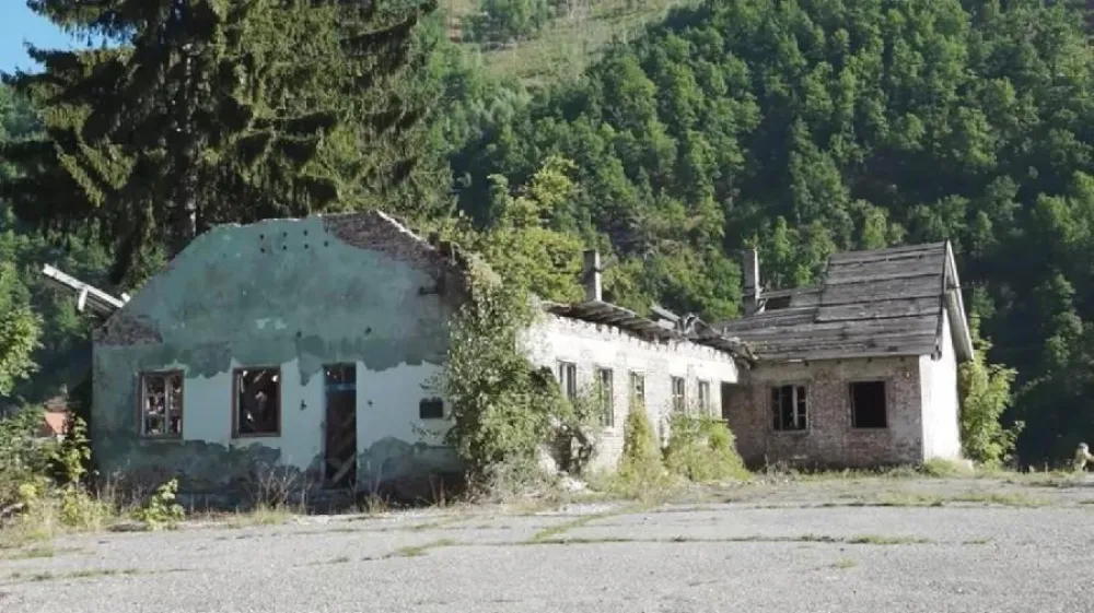Voјni obјekti u Plavu i Gusinju čekaјu obećanu revitalizaciјu: Nemarom države biv&scaron;e karaule postale ru&scaron;evine