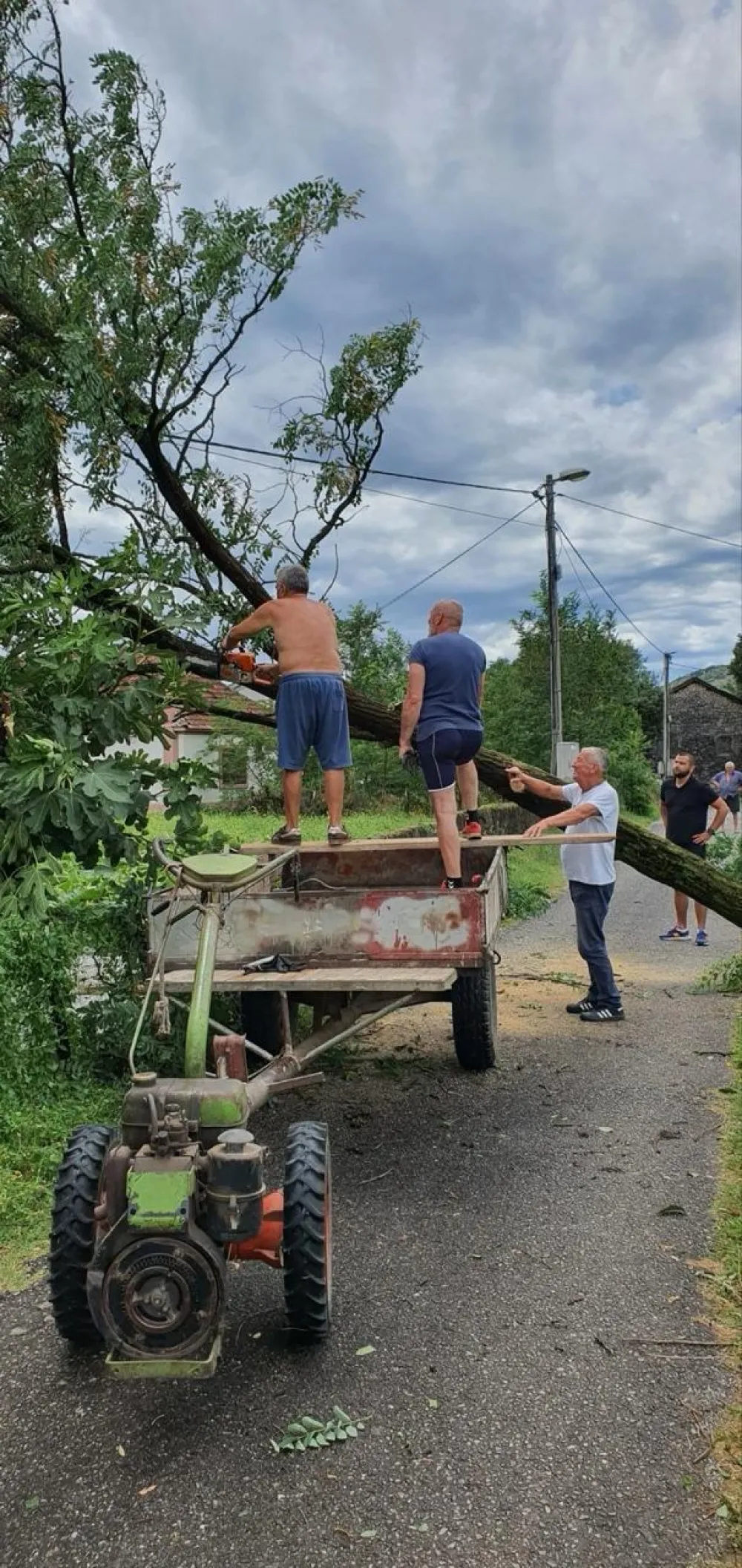 Mje&scaron;tani saniraju posledice nevremena (Foto DPS)