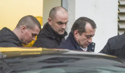 (VIDEO) Čađenovića izveli da mu sude pred vijećem u kojem fali sudija: "Njegov prioritet&nbsp; sudnica u kojoj će da brani &nbsp;čast"