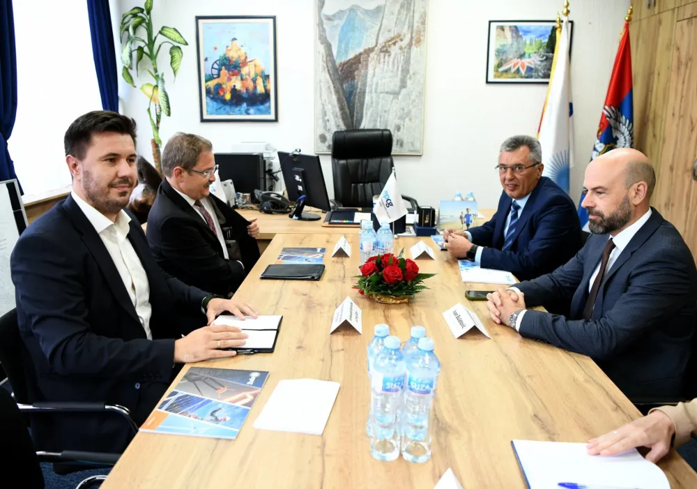 Felten sa Đukanovićem i Bulatovićem