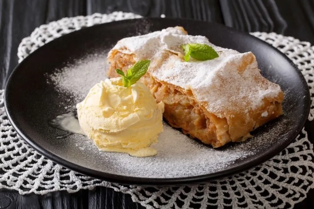 Najukusnija pita sa jabukama od gotovih kora sa sladoledom