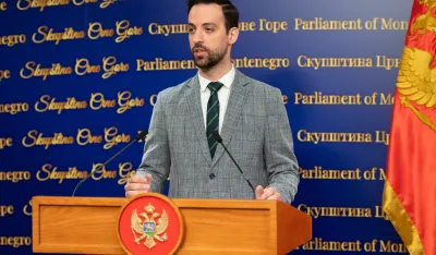 ️Premijer neće doći na kontrolno saslu&scaron;anje pred Odborom za bezbjednost i odbranu ni 16. jula! Kolega @LakovicMiodrag, razumijem da ste Vi penzioner, ali bi meni lično bilo veoma važno da ovo saslu&scaron;anje obavimo prije mog odlaska u penziju&hellip; pic.twitter.com/HFv6wd5gsR&mdash; Nikola Zirojevic (@ZirojevicNikola) July 5, 2024 
