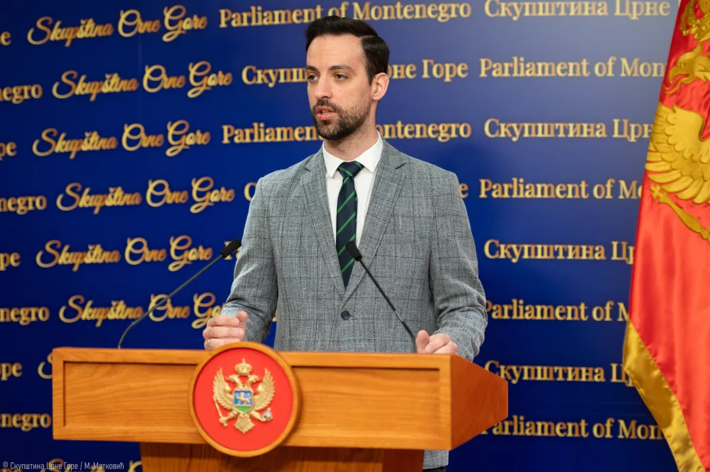 ️Premijer neće doći na kontrolno saslu&scaron;anje pred Odborom za bezbjednost i odbranu ni 16. jula! Kolega @LakovicMiodrag, razumijem da ste Vi penzioner, ali bi meni lično bilo veoma važno da ovo saslu&scaron;anje obavimo prije mog odlaska u penziju&hellip; pic.twitter.com/HFv6wd5gsR&mdash; Nikola Zirojevic (@ZirojevicNikola) July 5, 2024 