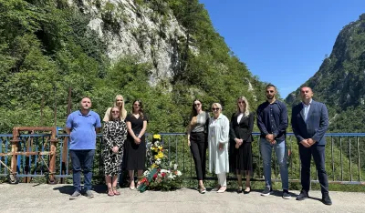 Odavanje počasti porodici Klapuh