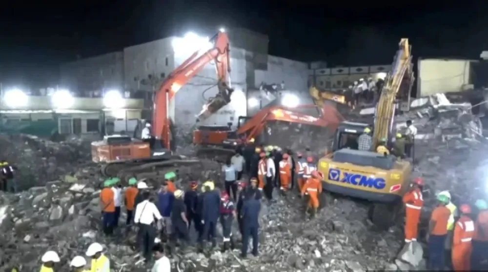 Sru&scaron;ila se petospratna zgrada u Indiji