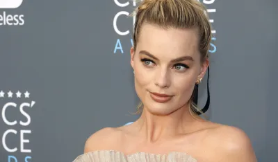 Margo Robi je u drugom stanju: Popularna &bdquo;Barbi&ldquo; pokazala trudnički stomak