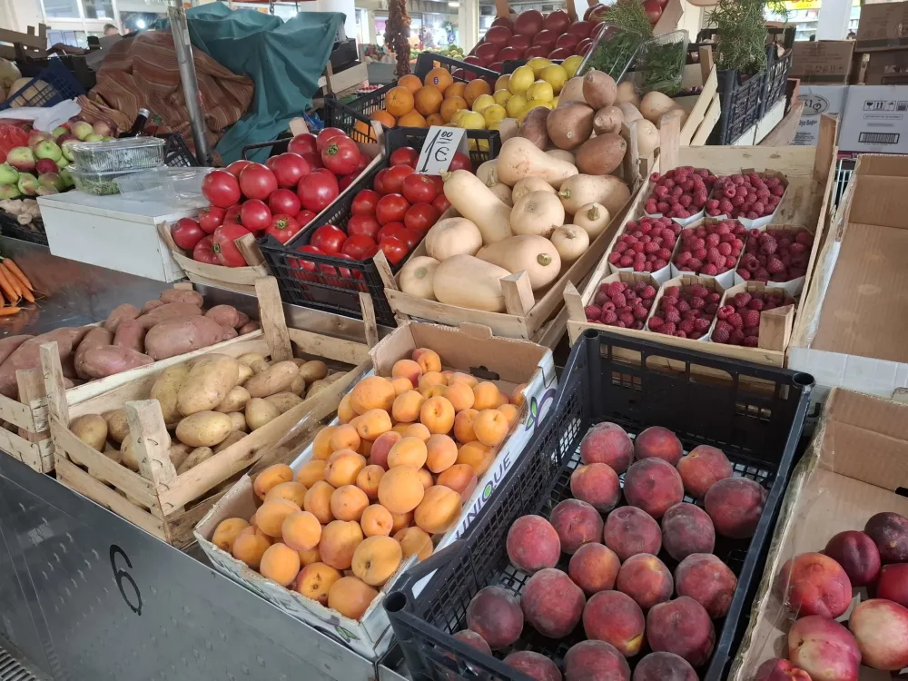 Na zelenoj pijaci u Ginta&scaron;u kilogram nektarina dva i po eura