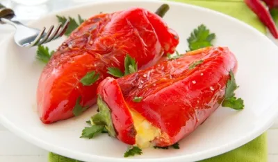 Paprike punjene sirom brzi obrok za vrele dane