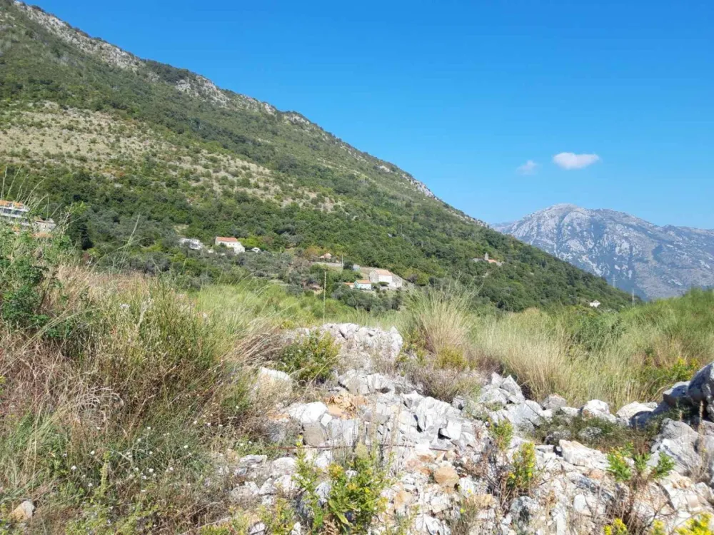 Herceg Novi: Nakon vi&scaron;e od 50 godina voda stigla do najudaljenijih kuća u Kamenarima