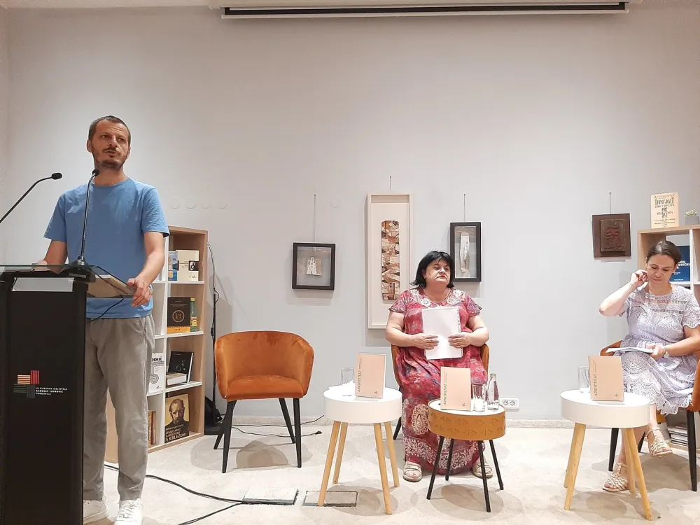 "Arhipelag" sastavljen od poeziјe i proze