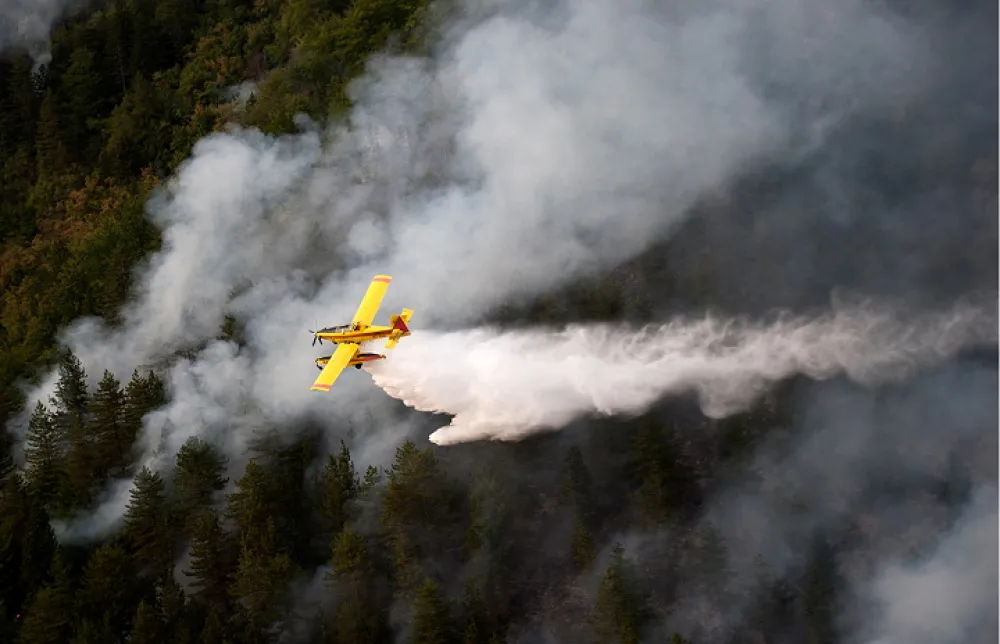 Avion i dva helikoptera spremni za ga&scaron;enje požara