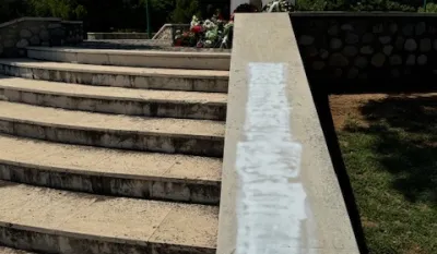 Uklonjen grafit sa spomenika na Pobrežju