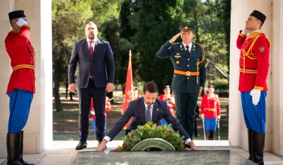Jakov Milatović položio vijenac na spomenik Partizanu borcu
