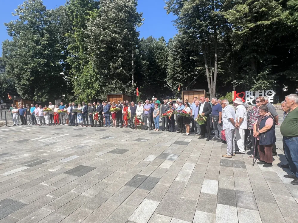 Na bjelopoljskom trgu položen vijenac na Spomenik palim borcima